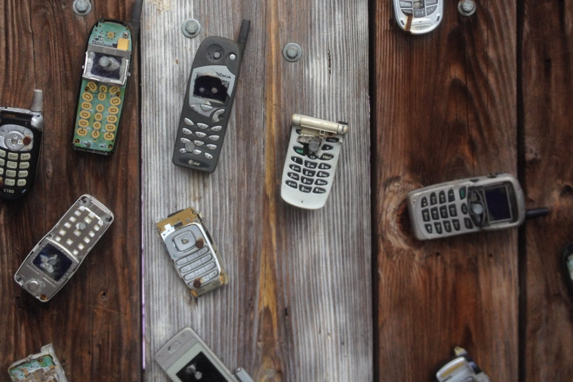 Selling your old phone can help fund a new contract phone